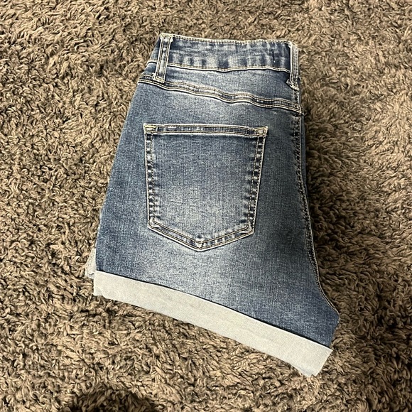 Denim shorts - Picture 2 of 4